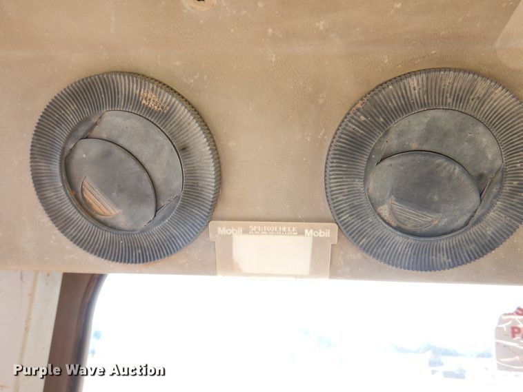 image for item DI5324 1995 John Deere 762B  elevating scraper