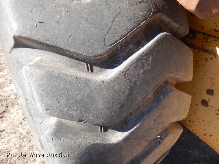 image for item DI5324 1995 John Deere 762B  elevating scraper