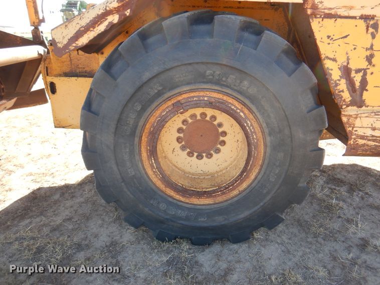 image for item DI5324 1995 John Deere 762B  elevating scraper