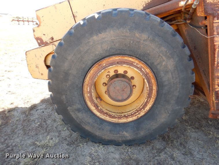 image for item DI5324 1995 John Deere 762B  elevating scraper