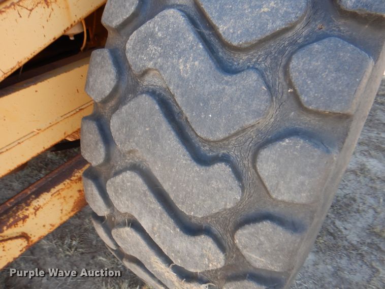 image for item DI5324 1995 John Deere 762B  elevating scraper