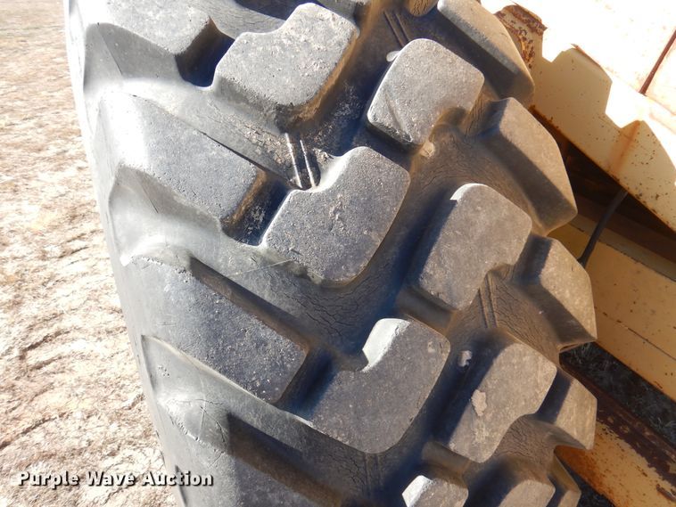 image for item DI5324 1995 John Deere 762B  elevating scraper