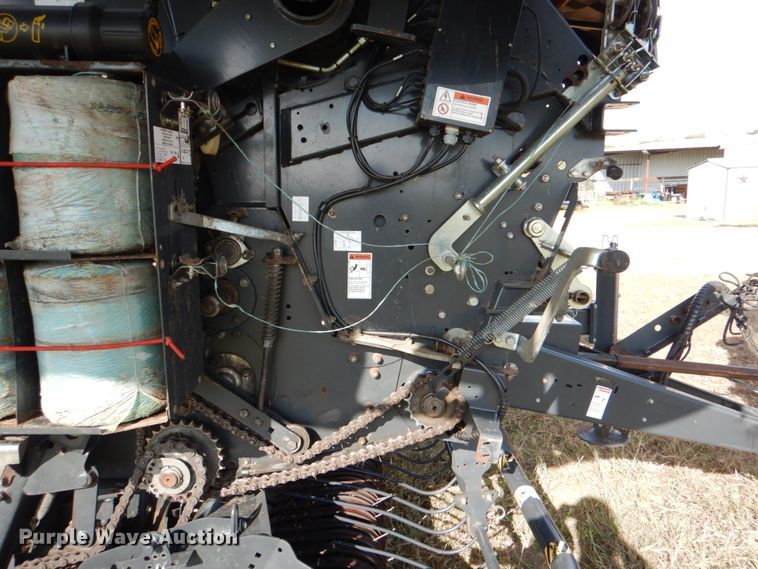 image for item DJ0796 2015 Kubota BV4160 F  round baler