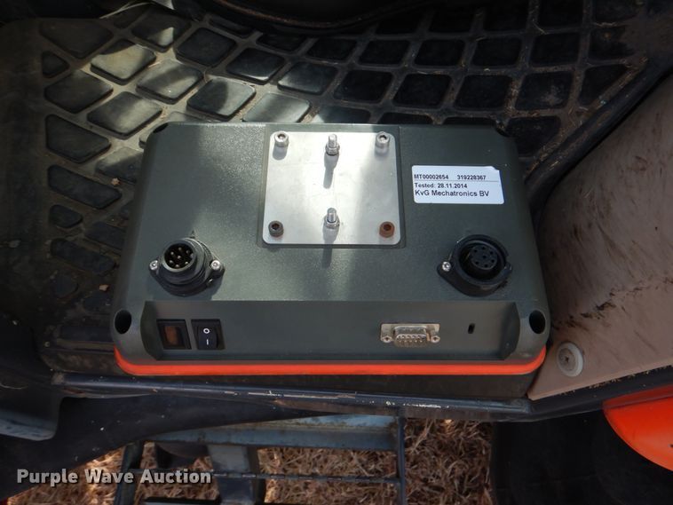 image for item DJ0796 2015 Kubota BV4160 F  round baler