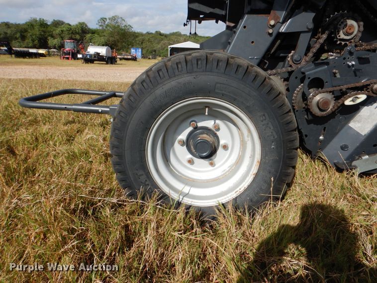 image for item DJ0796 2015 Kubota BV4160 F  round baler