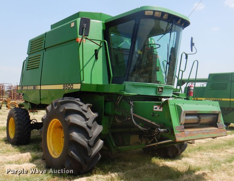 image for item DK2317 1993 John Deere 9500  combine