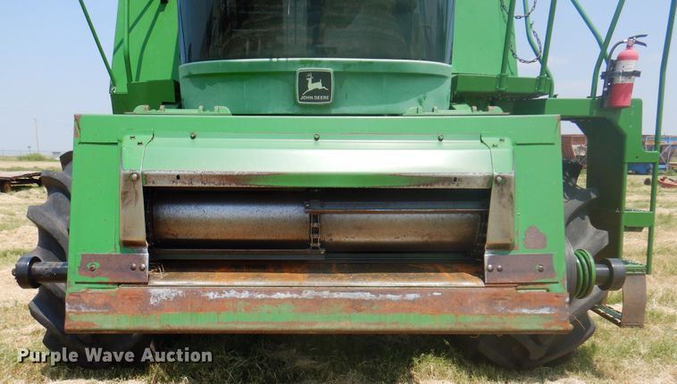image for item DK2317 1993 John Deere 9500  combine