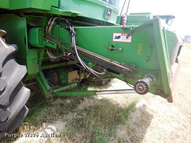 image for item DK2317 1993 John Deere 9500  combine