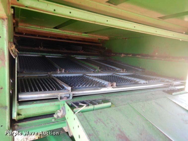 image for item DK2317 1993 John Deere 9500  combine