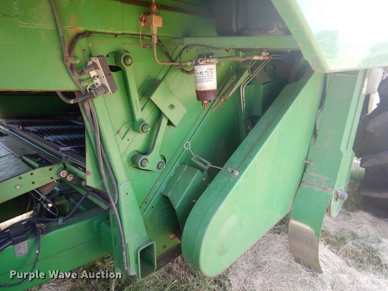 image for item DK2317 1993 John Deere 9500  combine
