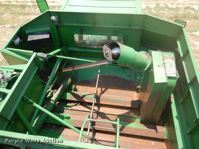 image for item DK2317 1993 John Deere 9500  combine