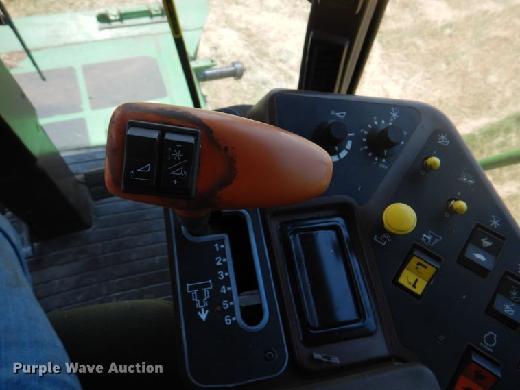 image for item DK2317 1993 John Deere 9500  combine