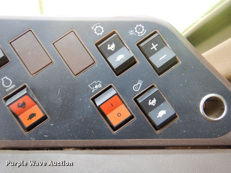 image for item DK2317 1993 John Deere 9500  combine