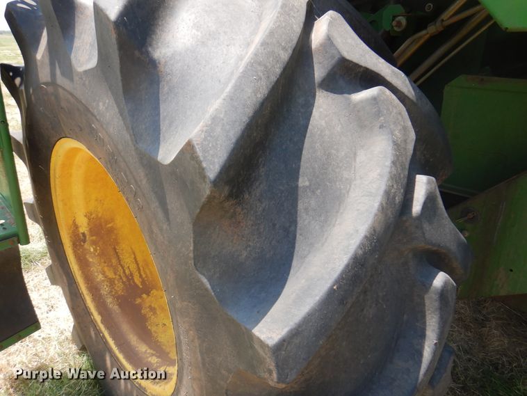 image for item DK2317 1993 John Deere 9500  combine