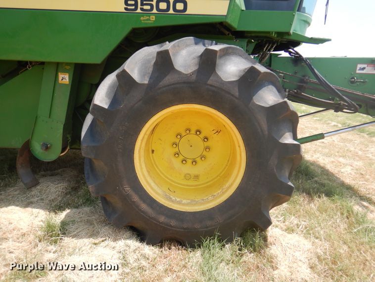 image for item DK2317 1993 John Deere 9500  combine