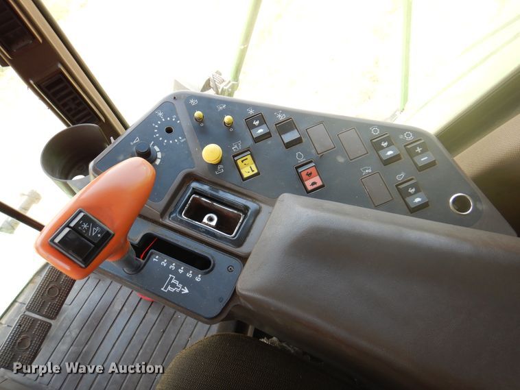 image for item DK2318 1998 John Deere 9510  combine