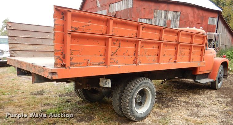 image for item DL3184 1965 International 1600  grain truck