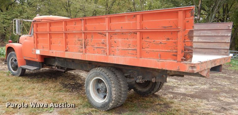 image for item DL3184 1965 International 1600  grain truck