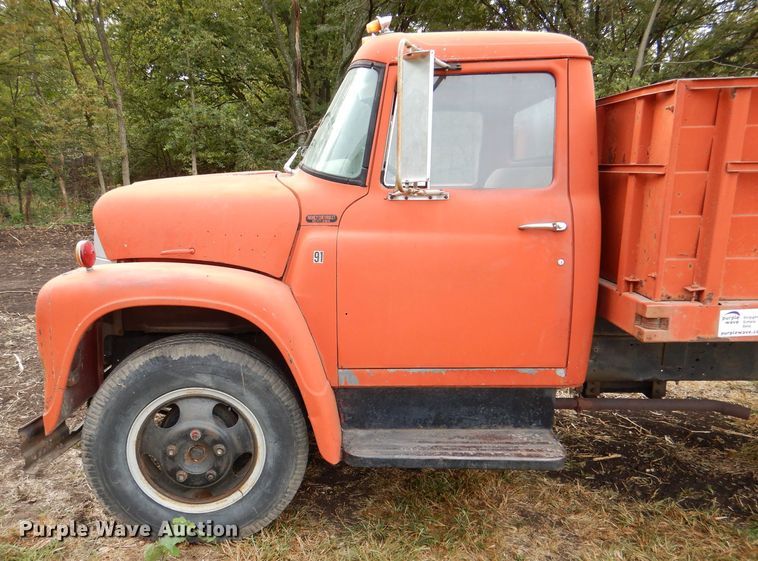 image for item DL3184 1965 International 1600  grain truck