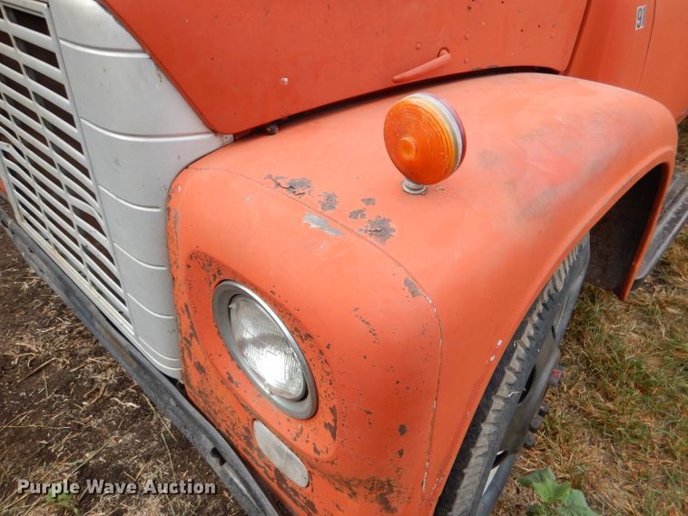 image for item DL3184 1965 International 1600  grain truck