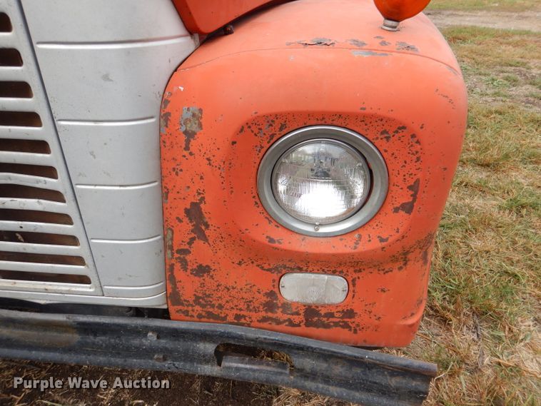 image for item DL3184 1965 International 1600  grain truck