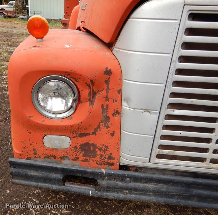 image for item DL3184 1965 International 1600  grain truck