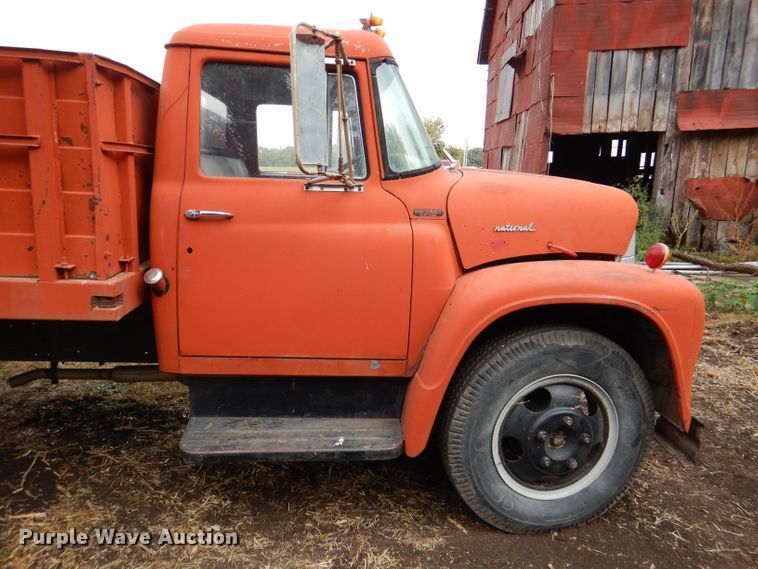 image for item DL3184 1965 International 1600  grain truck