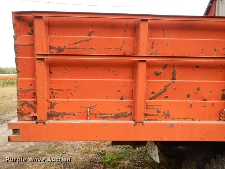 image for item DL3184 1965 International 1600  grain truck