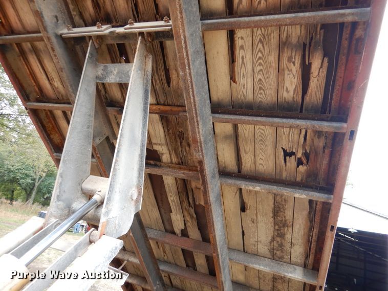 image for item DL3184 1965 International 1600  grain truck