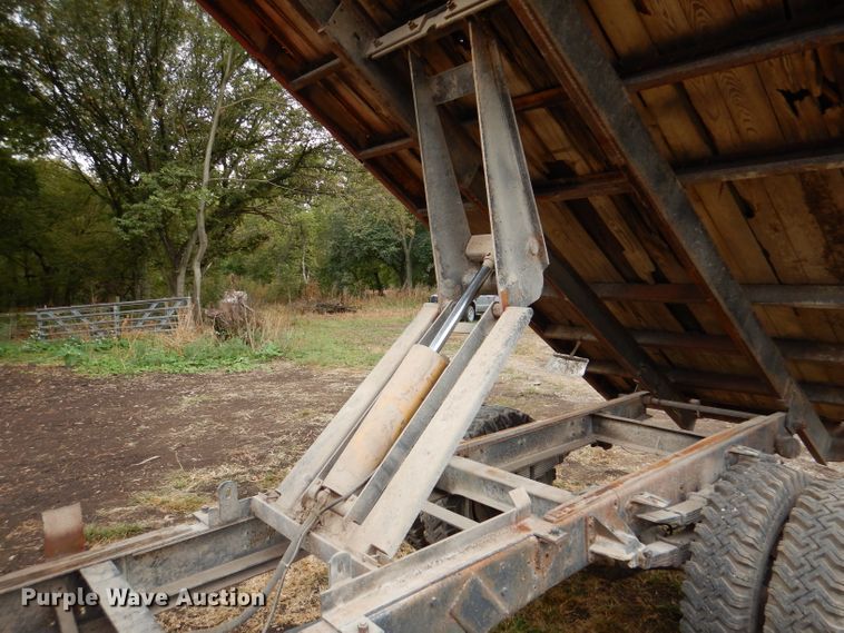 image for item DL3184 1965 International 1600  grain truck