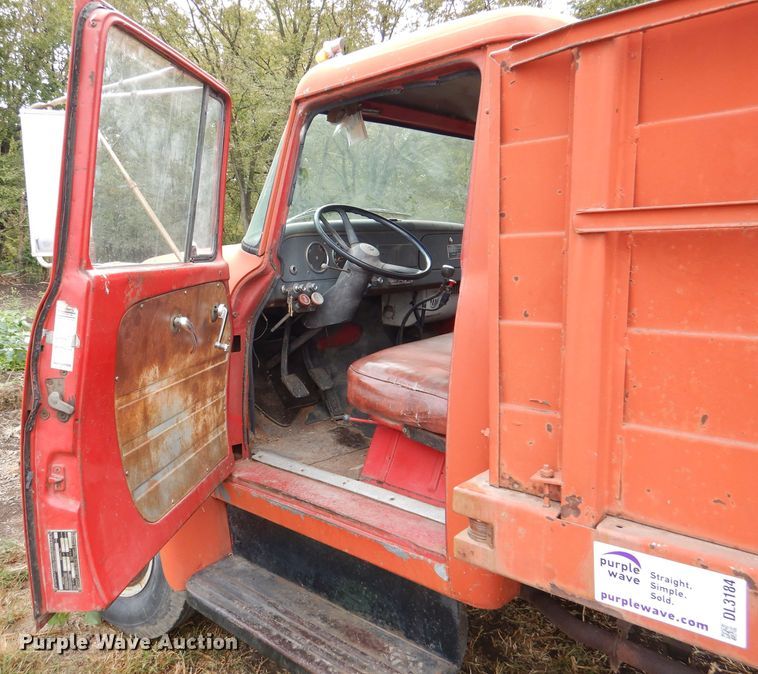 image for item DL3184 1965 International 1600  grain truck