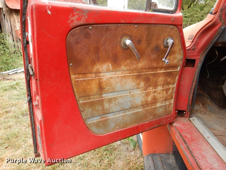 image for item DL3184 1965 International 1600  grain truck