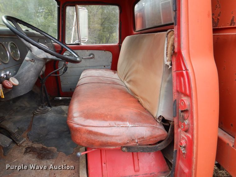 image for item DL3184 1965 International 1600  grain truck