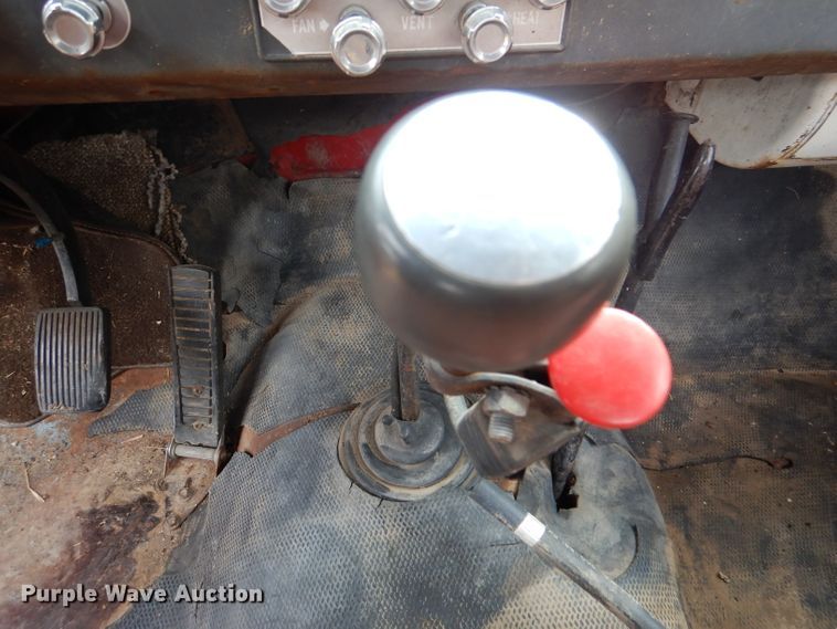 image for item DL3184 1965 International 1600  grain truck