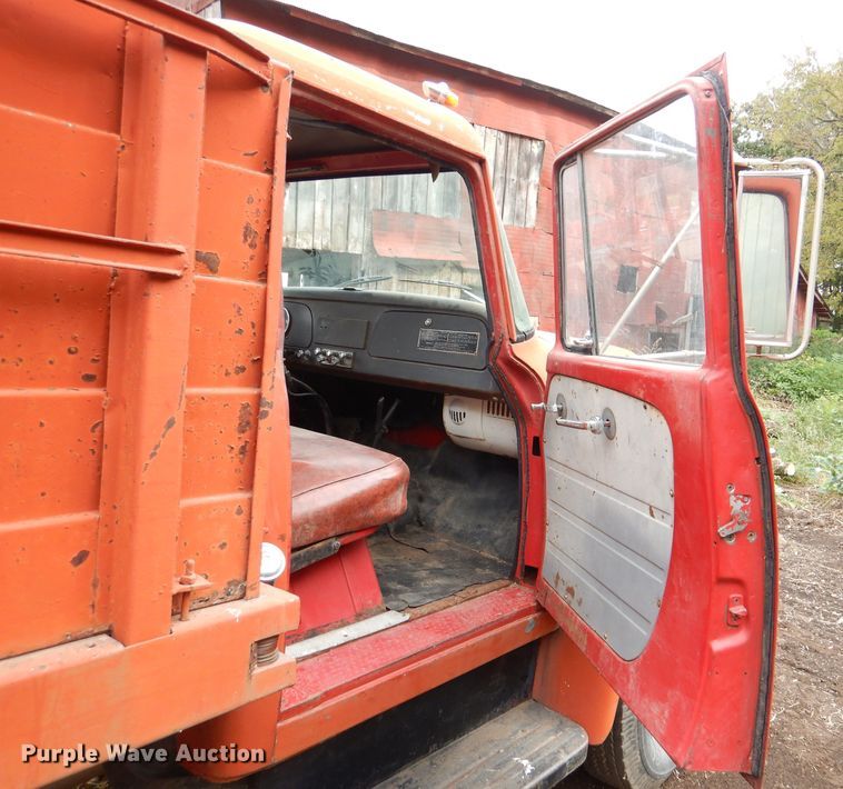 image for item DL3184 1965 International 1600  grain truck