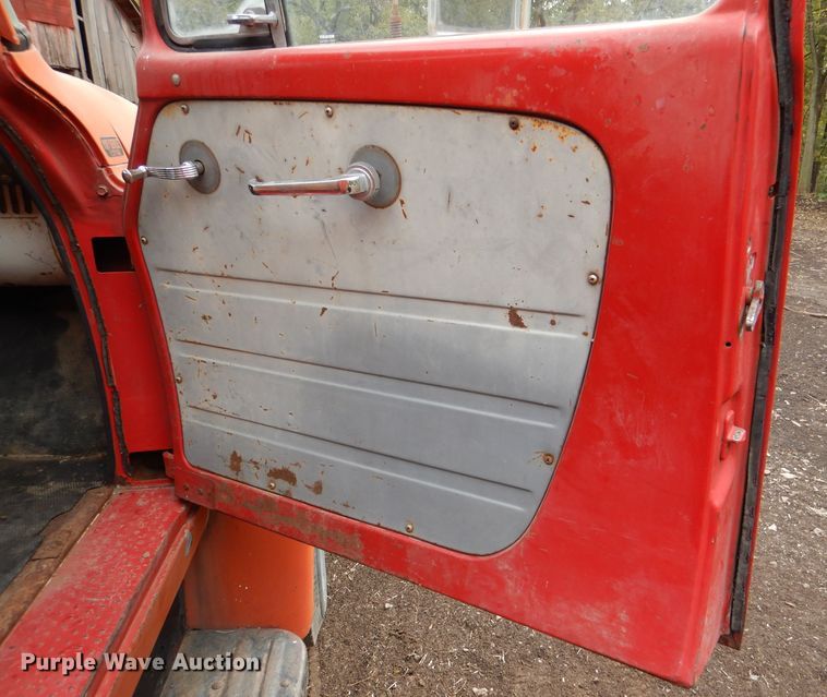 image for item DL3184 1965 International 1600  grain truck