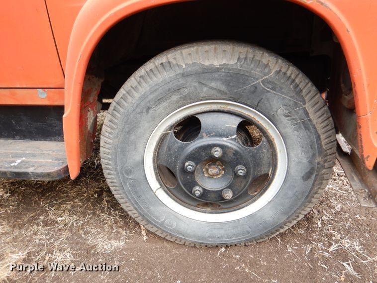 image for item DL3184 1965 International 1600  grain truck