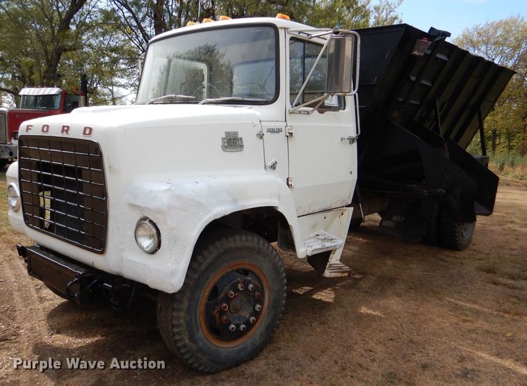 image for item DL3186 1979 Ford 700  feed mixer truck
