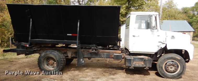 image for item DL3186 1979 Ford 700  feed mixer truck