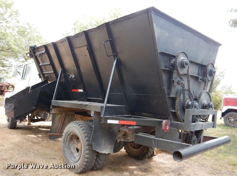 image for item DL3186 1979 Ford 700  feed mixer truck