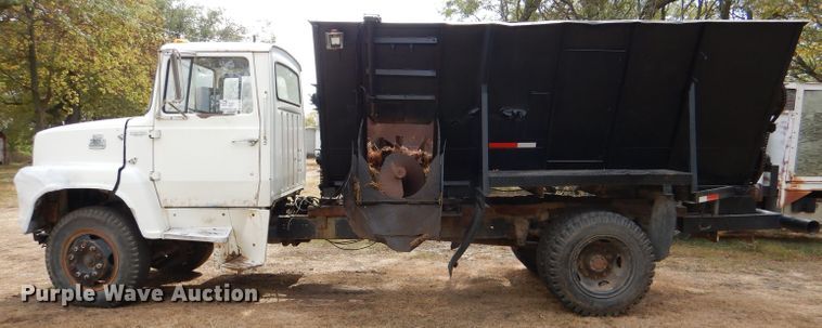 image for item DL3186 1979 Ford 700  feed mixer truck