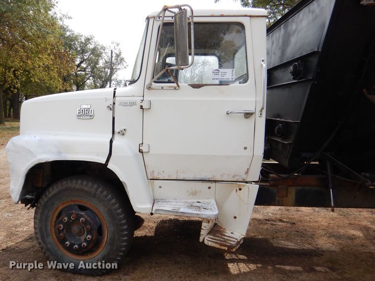 image for item DL3186 1979 Ford 700  feed mixer truck