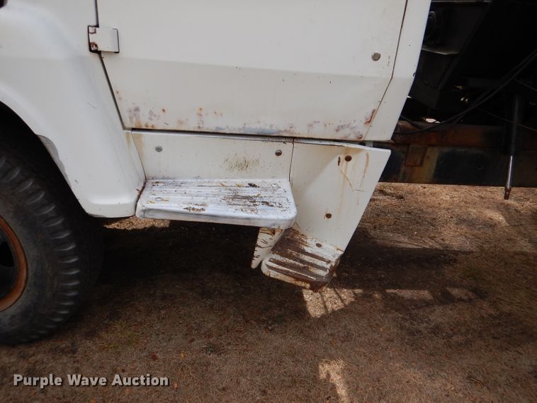 image for item DL3186 1979 Ford 700  feed mixer truck