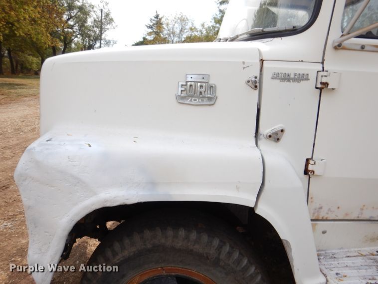 image for item DL3186 1979 Ford 700  feed mixer truck