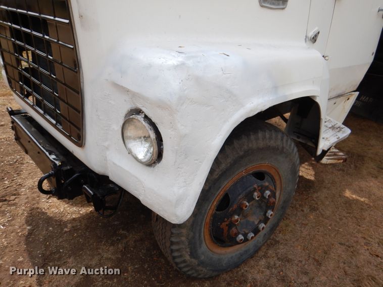 image for item DL3186 1979 Ford 700  feed mixer truck