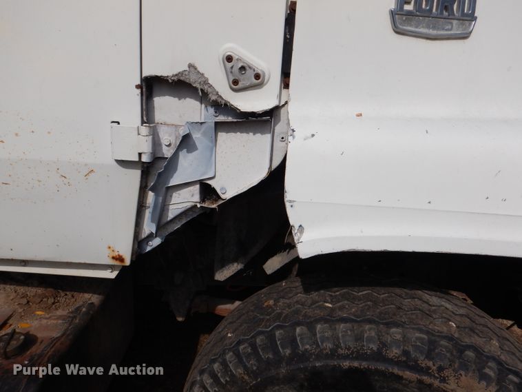 image for item DL3186 1979 Ford 700  feed mixer truck