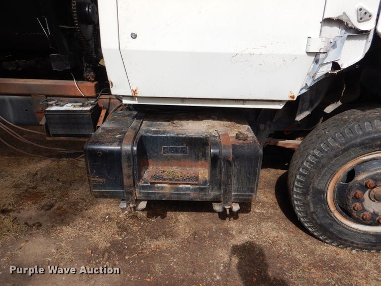 image for item DL3186 1979 Ford 700  feed mixer truck