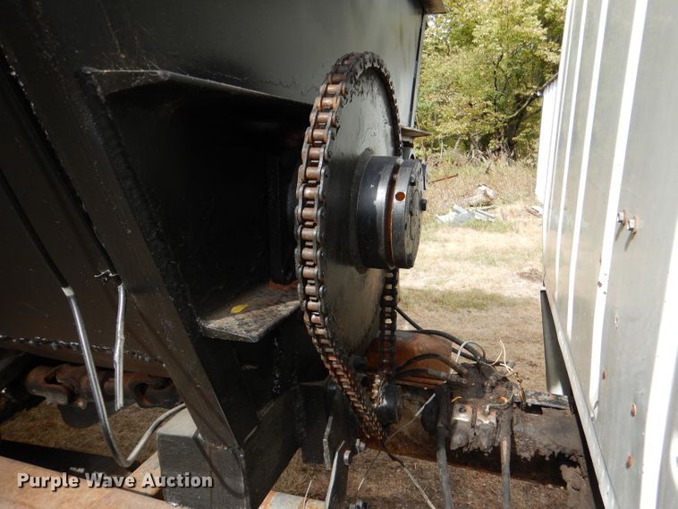 image for item DL3186 1979 Ford 700  feed mixer truck