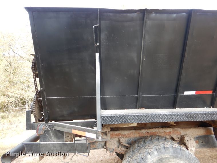 image for item DL3186 1979 Ford 700  feed mixer truck