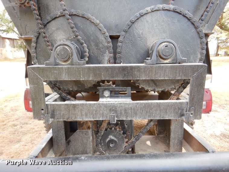 image for item DL3186 1979 Ford 700  feed mixer truck